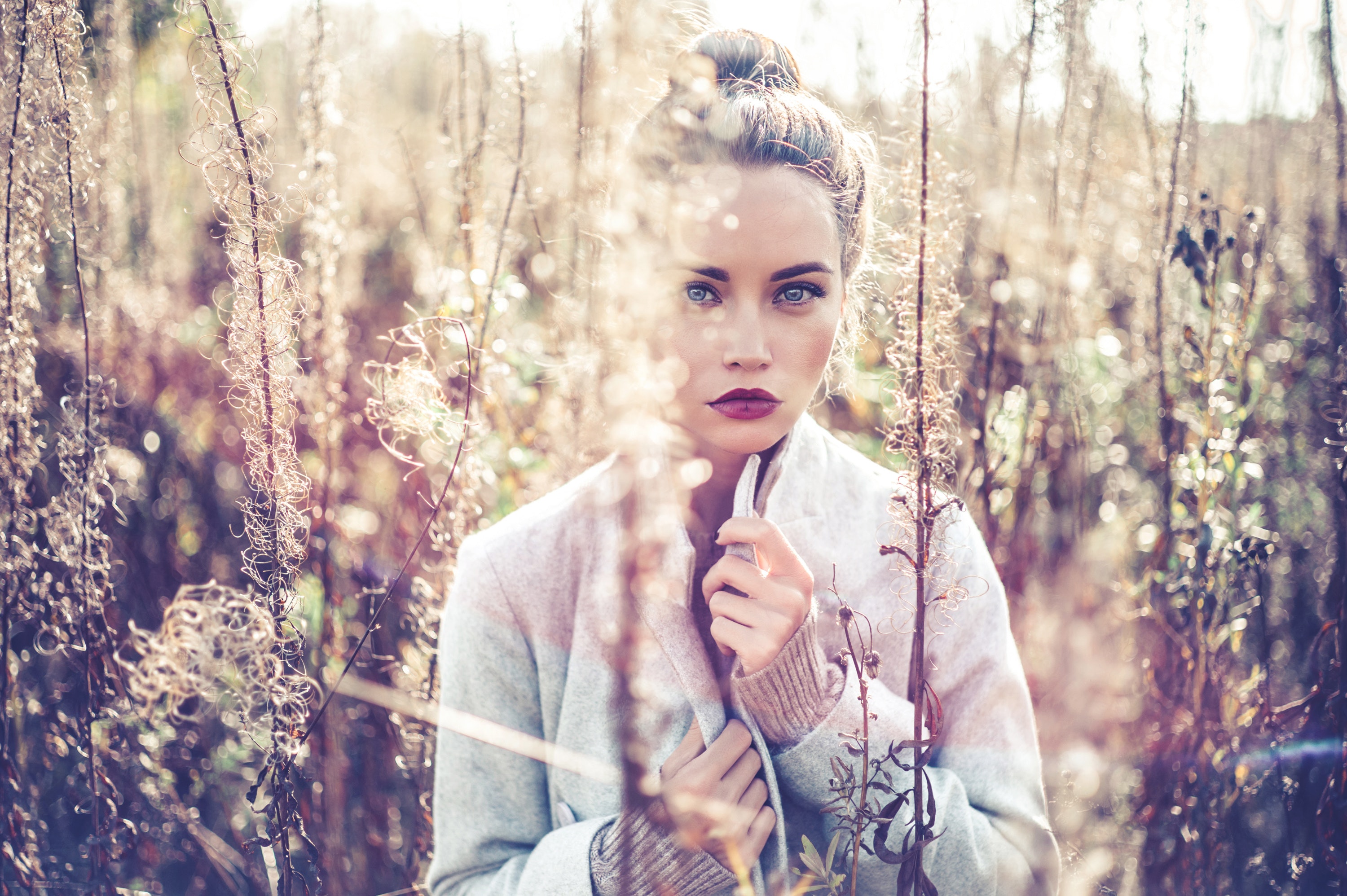 Young Woman Young and beautyful Woman in a fiel